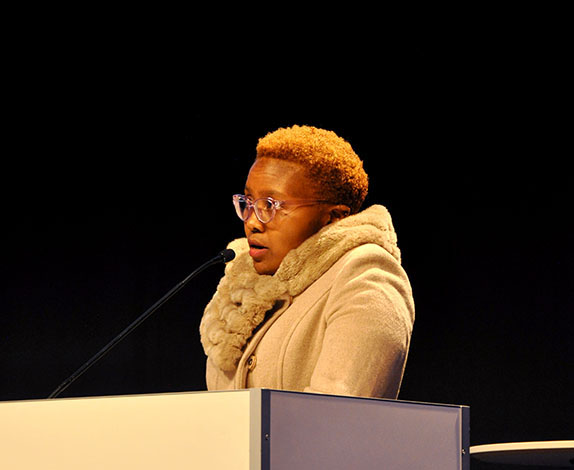 Naipanoi Lepapa, an investigative journalist from Kenya, stands on stage giving tips on surviving as a freelancer, at GIJC23 panel. Image: Wiktoria Graca for GIJN