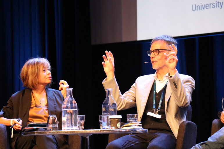 Citizen Lab's Ron Deibert, alongside Sheila Coronel, discussing digital threats to the press at the 13th Global Investigative Journalism Conference in Gothenburg, Sweden, in 2023. Image: Rocky Kistner for GIJN.