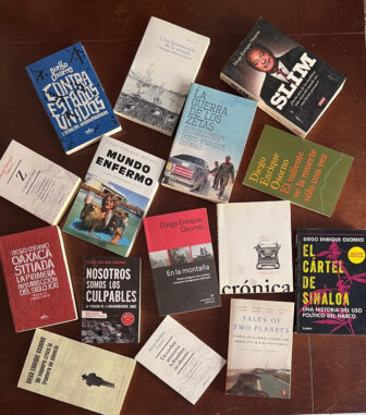 Osorno ha escrito libros sobre el cártel de Sinaloa y los Zetas, sobre un ranchero enfrentó a los cárteles que intentaban expulsarlo de su propiedad, y sobre la persona más rica de México, Carlos Slim, entre otros muchos temas. Imagen: Cortesía de Diego Enrique Osorno.