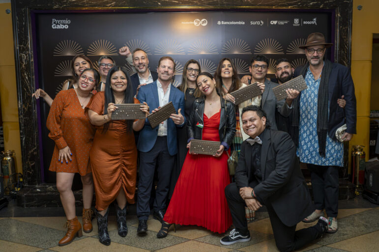 La 13.ª edición del Festival Gabo, que celebra el legado del escritor colombiano y Premio Nobel Gabriel García Márquez, reunió a cerca de 15.000 asistentes en Bogotá, la capital colombiana. En la foto aparecen algunos de los reporteros galardonados. Imagen: Cortesía de la Fundación Gabo.