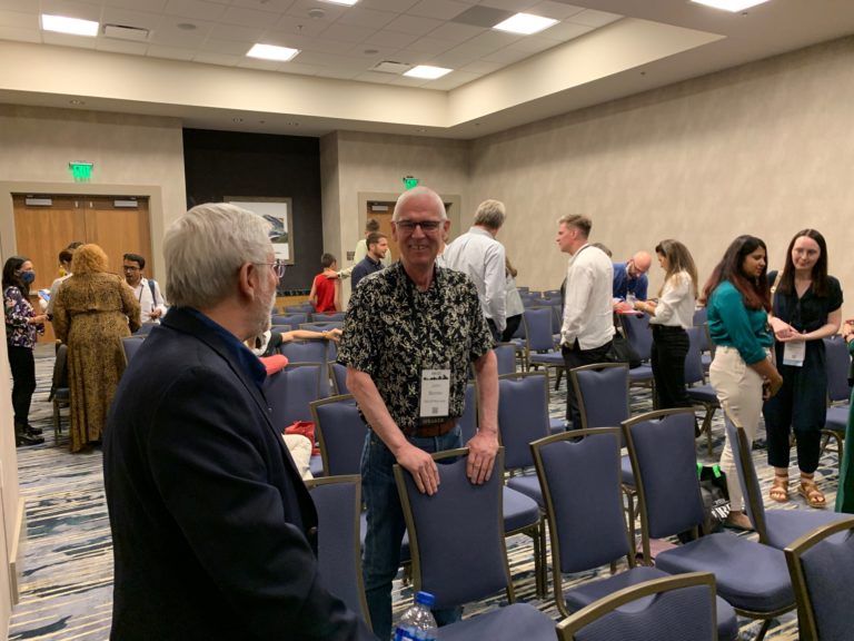 John Bones (right) talking with then-GIJN Executive Director David E. Kaplan at a networking event at the 2022 IRE conference. Image: GIJN