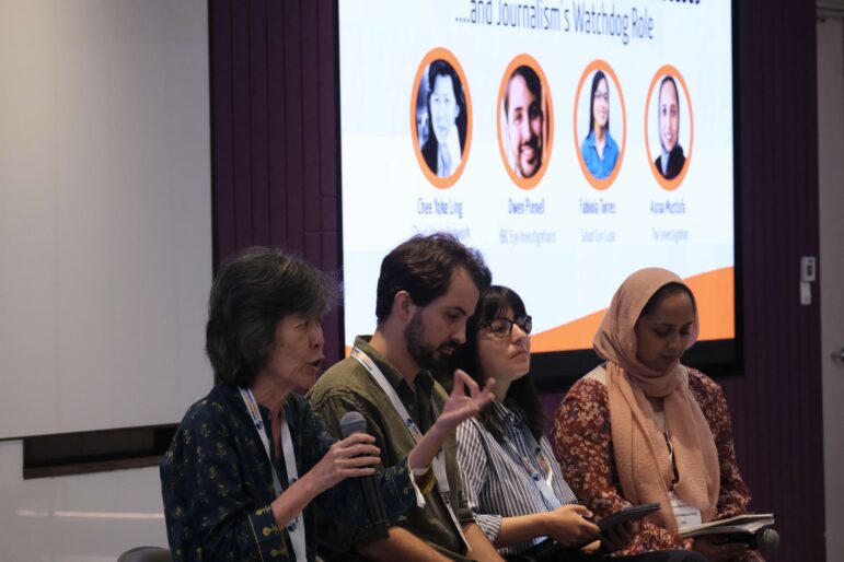 The panel on investigating the corporations behind tobacco, alcohol, fossil fuels, and ultra-processed foods. Image: Alyaa Abdul Aziz Alhadjri for GIJN