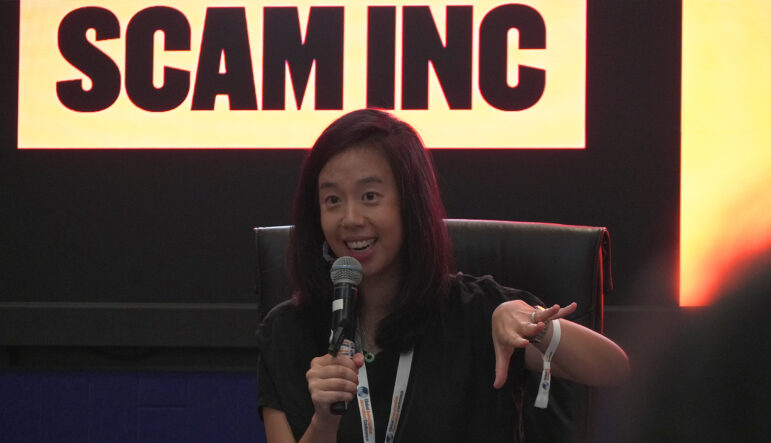 The Economist’in Asya muhabiri ve son dönemde yayımlanan iki anlatı podcastinin sunucusu Sue-Lin Wong. Görsel: Vivian Yap Wei Wen / GIJN