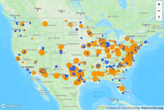 Los periodistas especializados en centros de datos en EE.UU. recomiendan el servicio de datos de proyectos energéticos de Cleanview, que incluye mapas como este, donde se muestran tanto los centros de datos operativos (en azul) como los planificados (en naranja). Imagen: Captura de pantalla, Cleanview.
